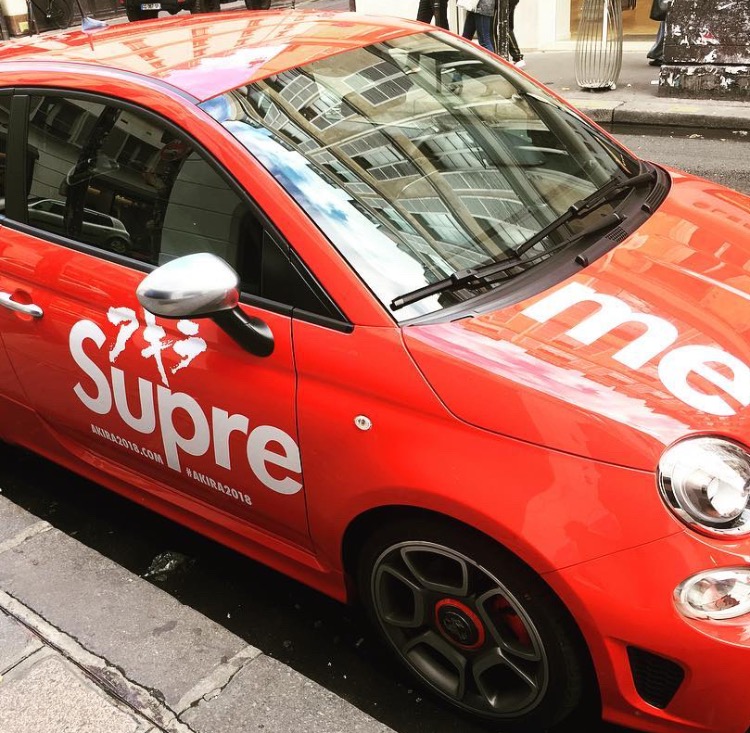 シュプリーム アキラ 車