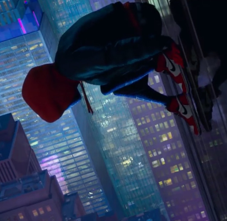 スパイダーマン エア ジョーダン1 “シカゴ”