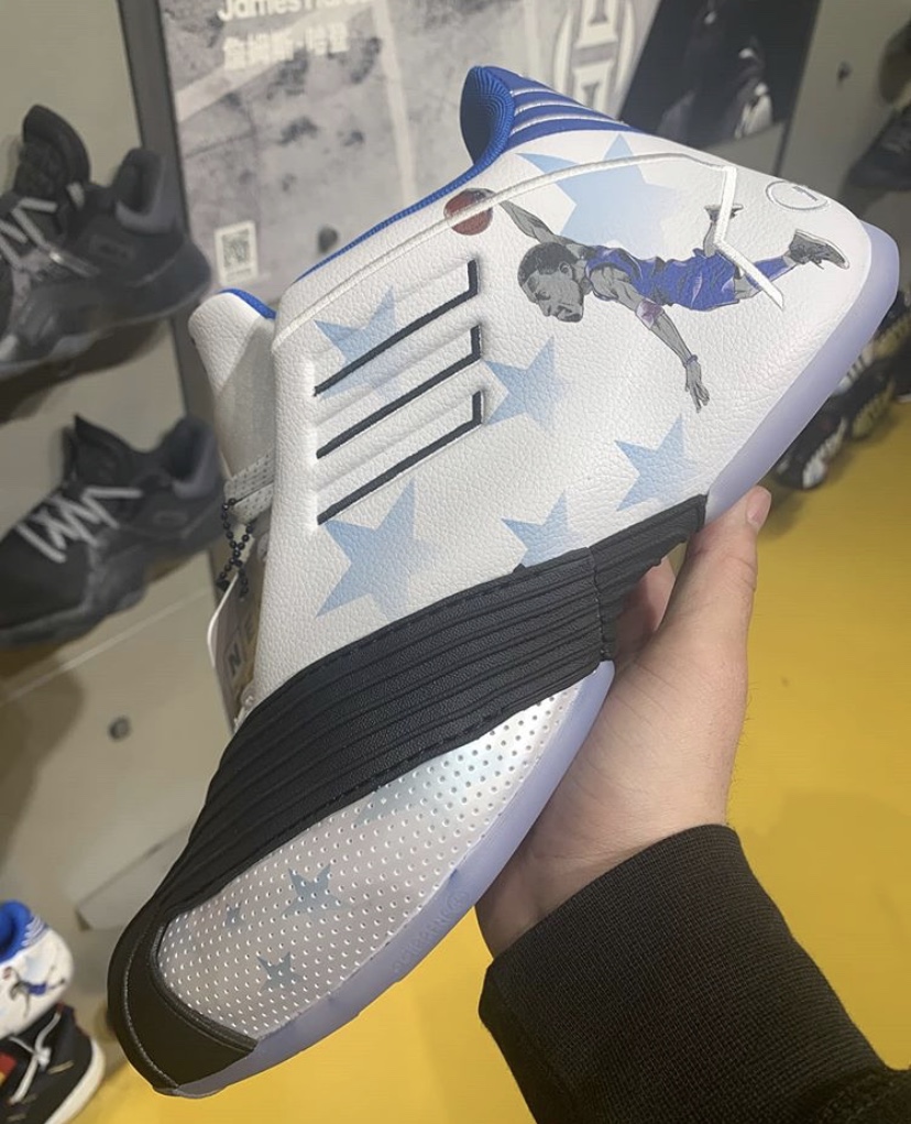 トレイシー・マグレディのイラストが入ったアディダス T-Mac 1