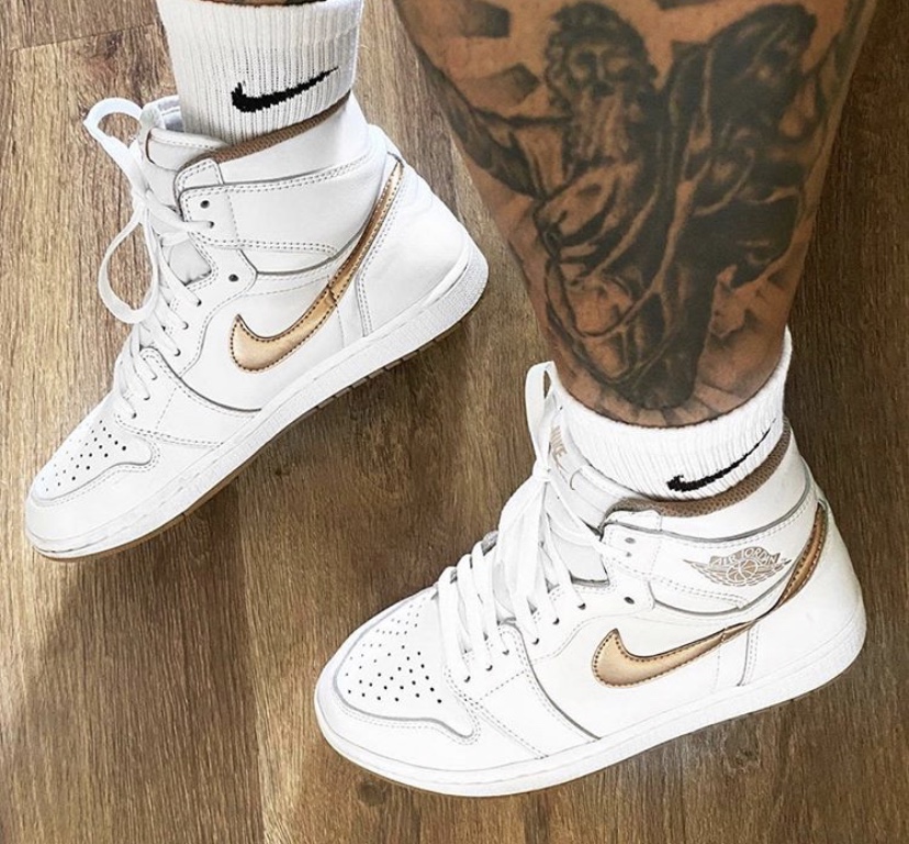 【新品未使用】NIKE エアジョーダン 1 ホワイト/ゴールド 未発売のエア ジョーダン1 ホワイト/ゴールドカラー 公開